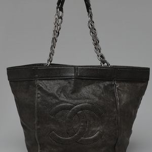 Black Chanel leather tote bag